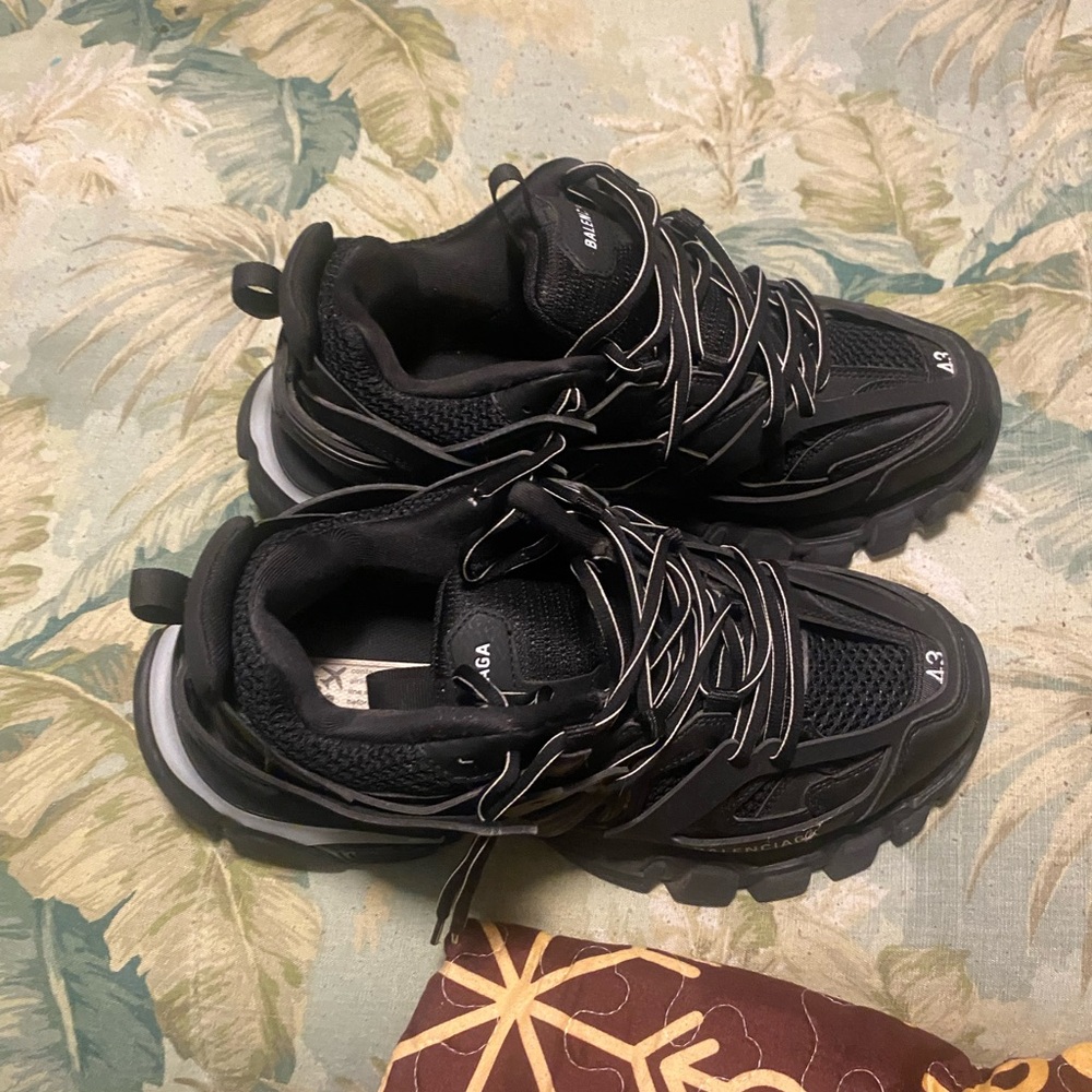 balenciaga track black led